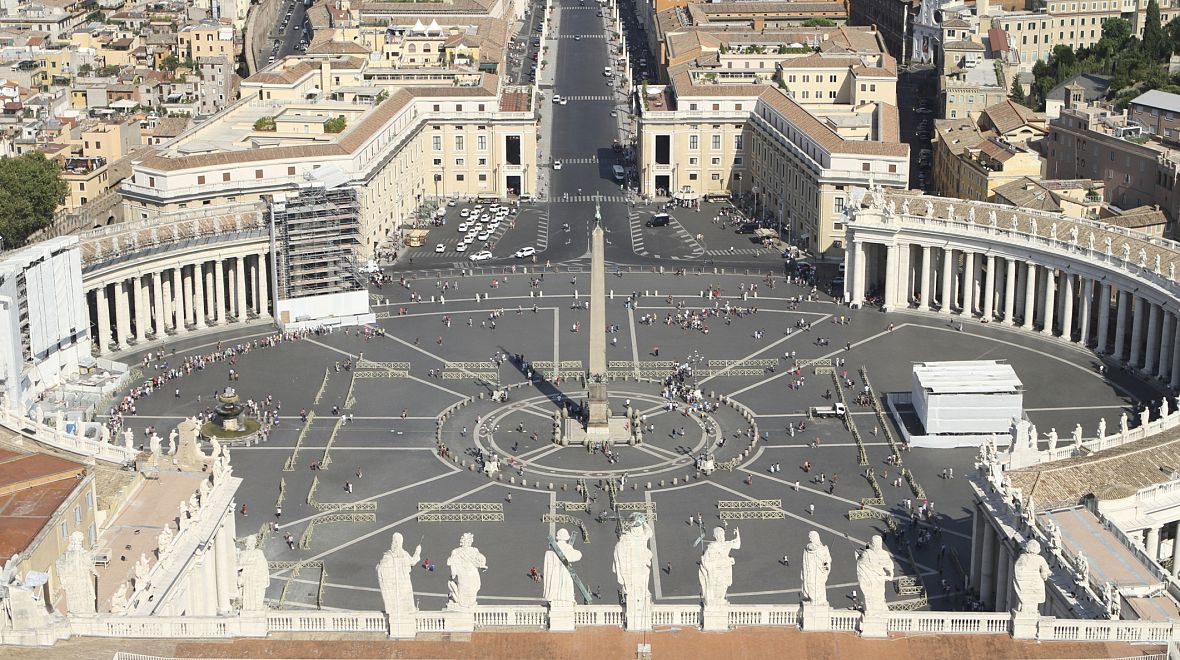 Berniniho kolonáda na náměstí Sv. Petra