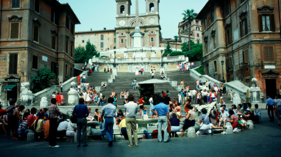 Piazza di Spagna je velmi populárním místem