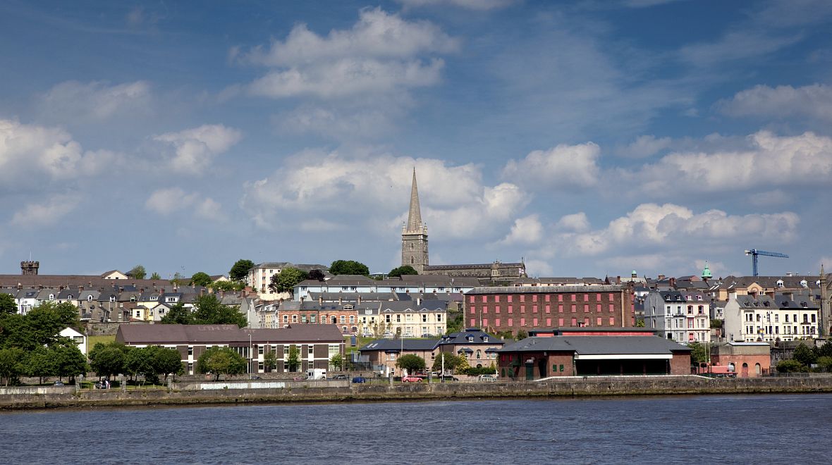 Derry je čtvrté největší město ostrova