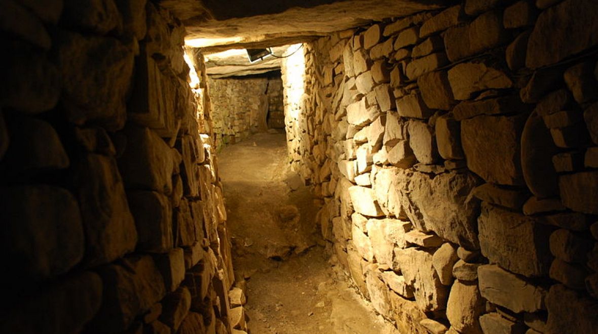 Typické chodbové hrobky