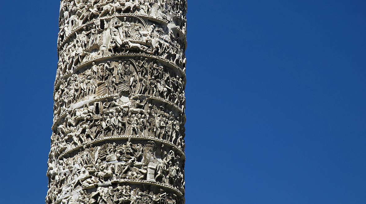 Piazza Colonna - detail sloupu Marka Aurelia