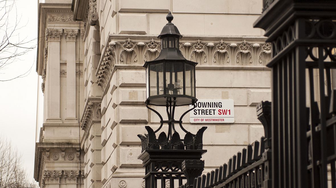 Downing street - se nachází ve Whitehallu přímo v centru Londýna