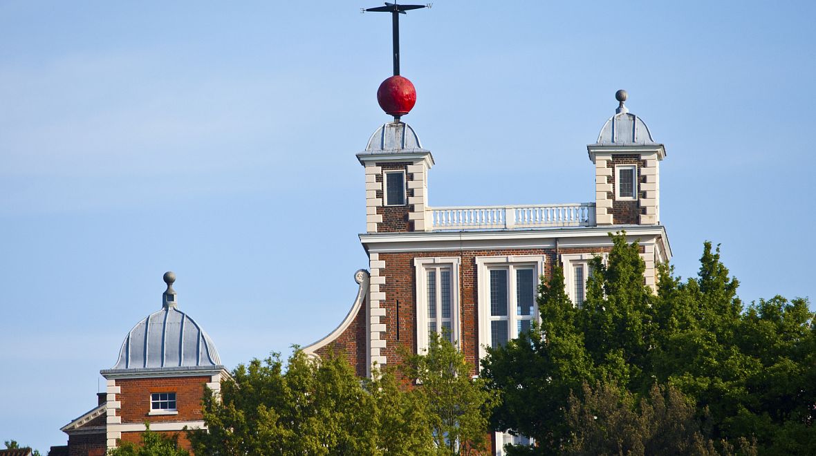 Na střeše observatoře můžete vidět proslulý červený balónek