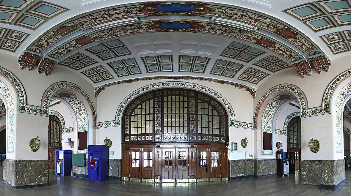 Interiér vlakového nádraží