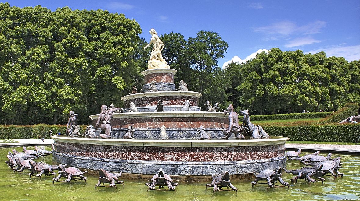 Kouzelné fontány v zahradách Versailles