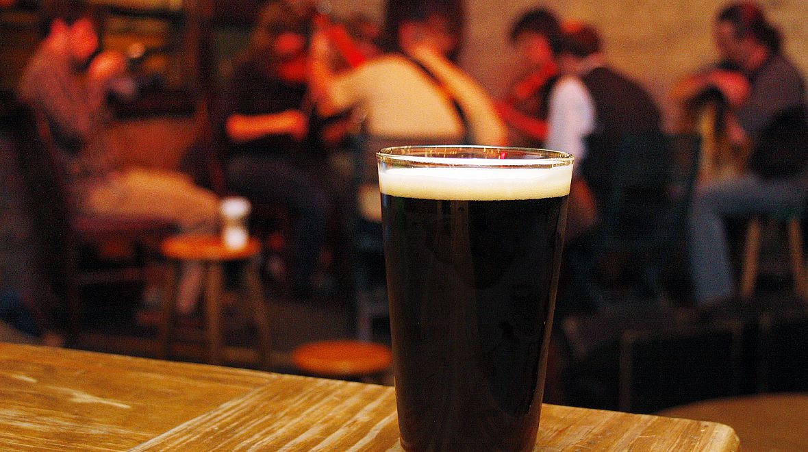 Poslouchat tradiční balady a popíjet sametové pivo. I to patří k návštěvě irského pubu