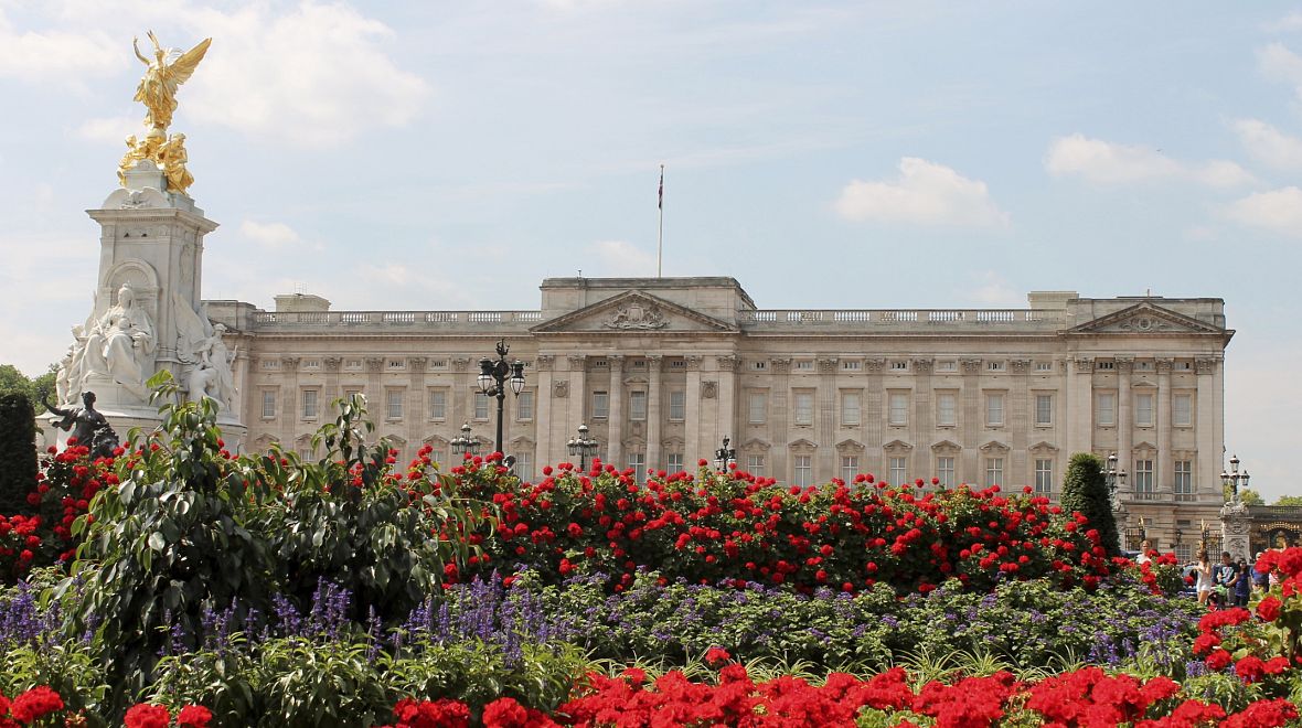 Buckinghamský palác, sídlo britské královské rodiny už od roku 1837