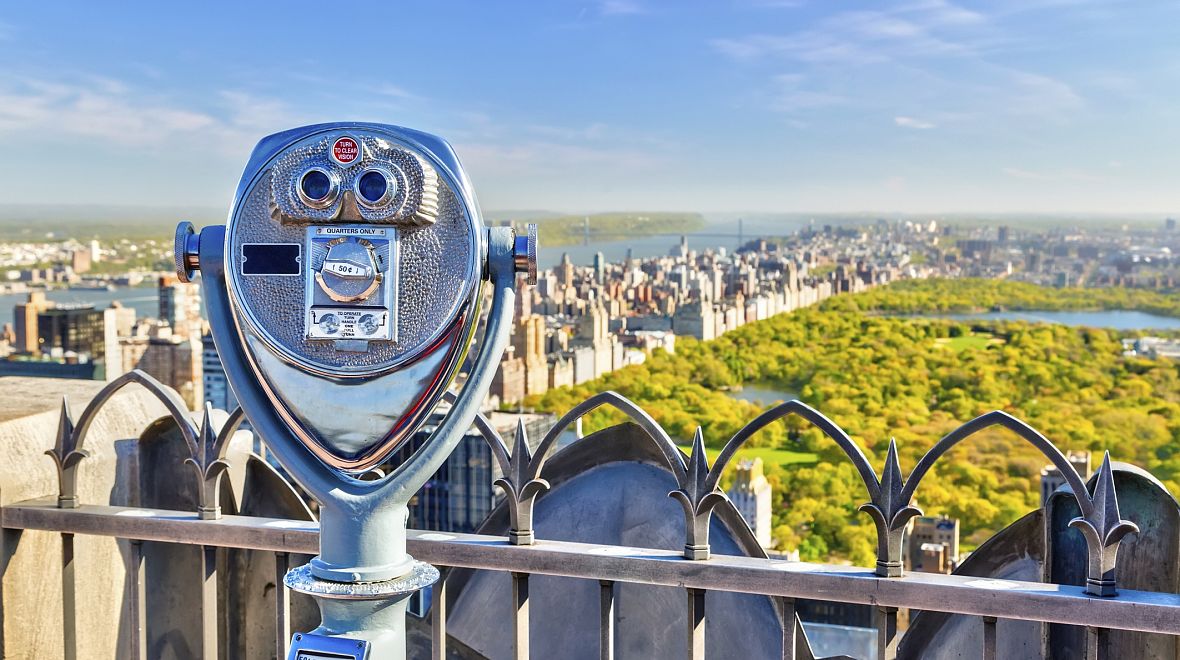 Na Binoculary (dalekoholedy) se vám drobné budou hodit. Třeba při pohledu na Central Park. 