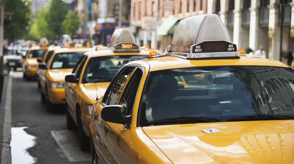 Kolony žlutých taxíků patří ke koloritu města New York 