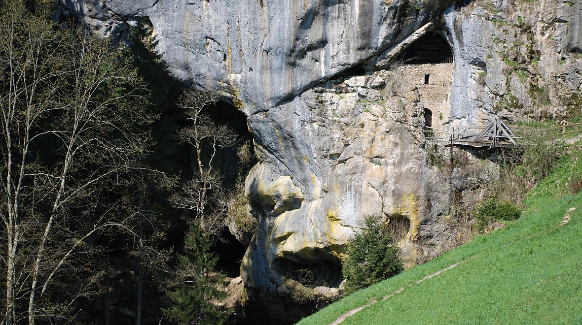 Vlastní jeskyně hradu