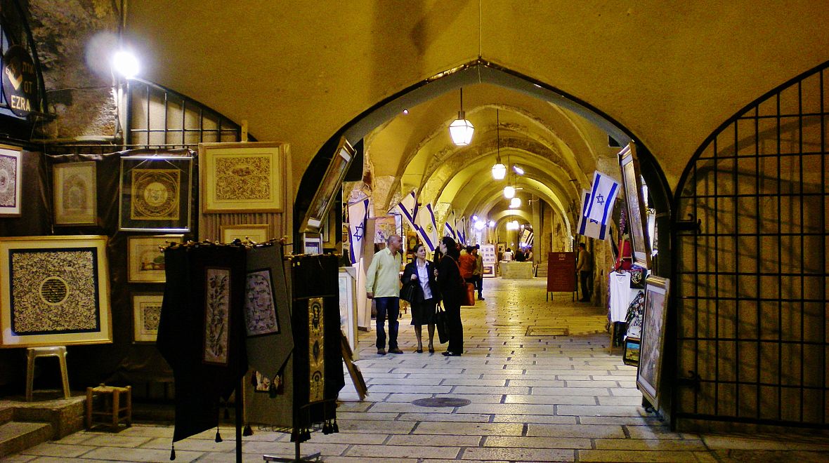 Nákupní zóna v židovské čtvrti starého Jeruzaléma