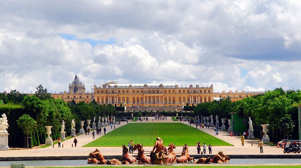 Zahrady ve Versailles jsou velkolepým geometrickým dílem