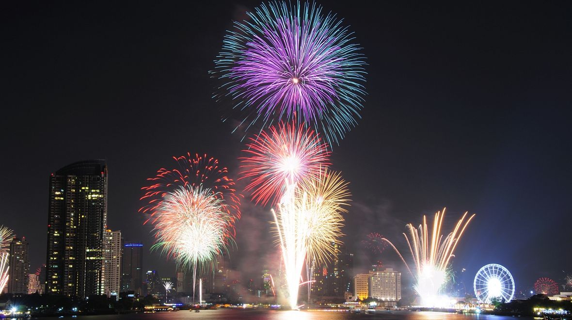 Silvestrovský ohňostroj uvidíte i v Bangkoku, přestože oficiálně nový rok slaví v dubnu