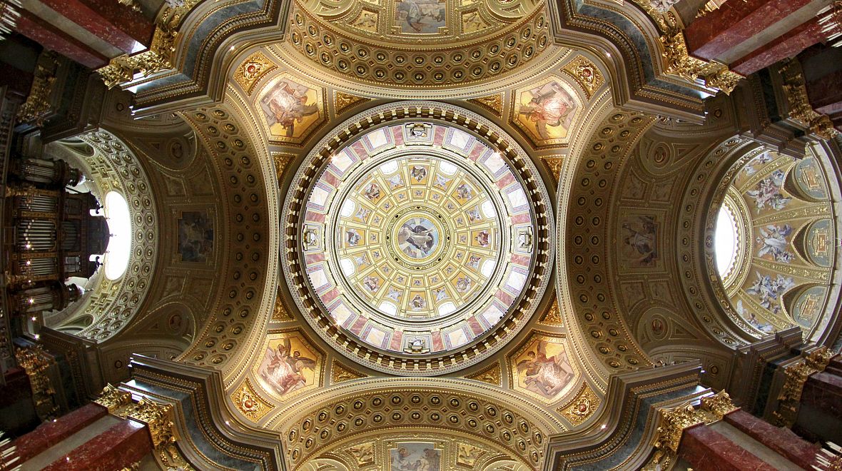 Interiér baziliky sv. Štěpána