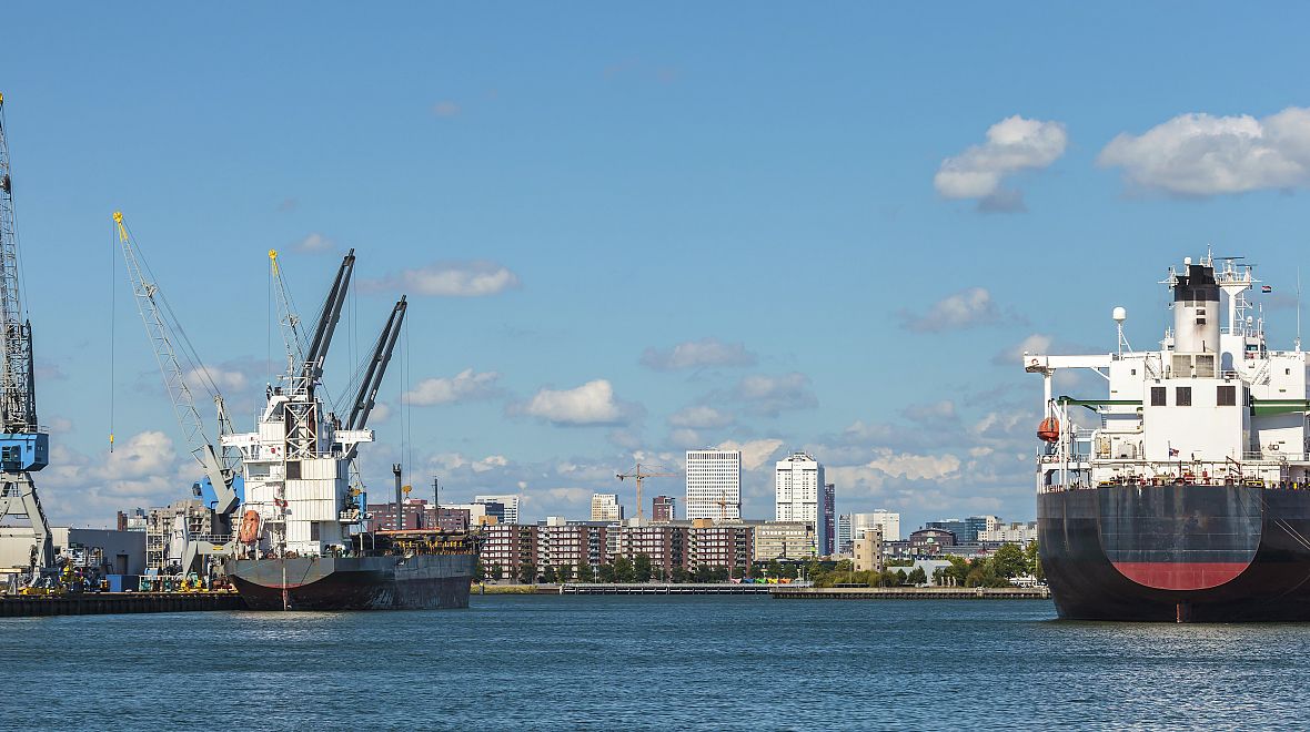 Rotterdam je přístav světového rázu