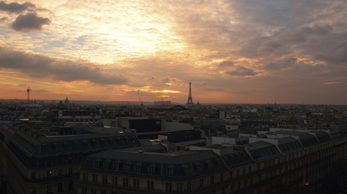 Výhled na Paříž ze střechy galerie