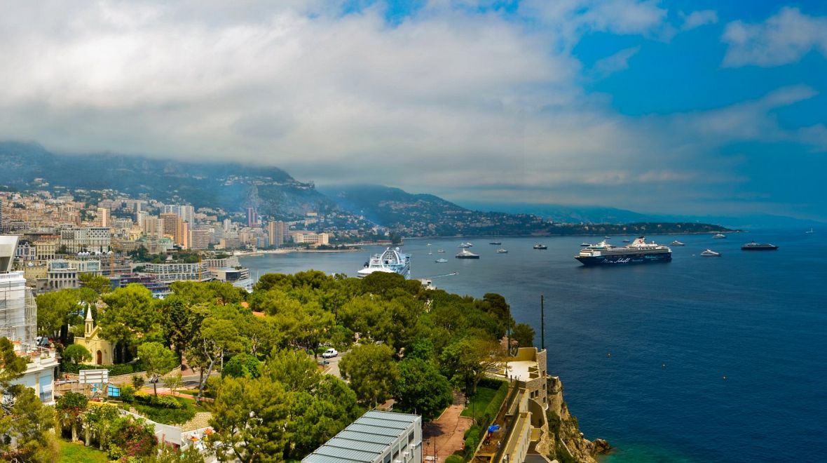 Výhled na pobřeží Monaka