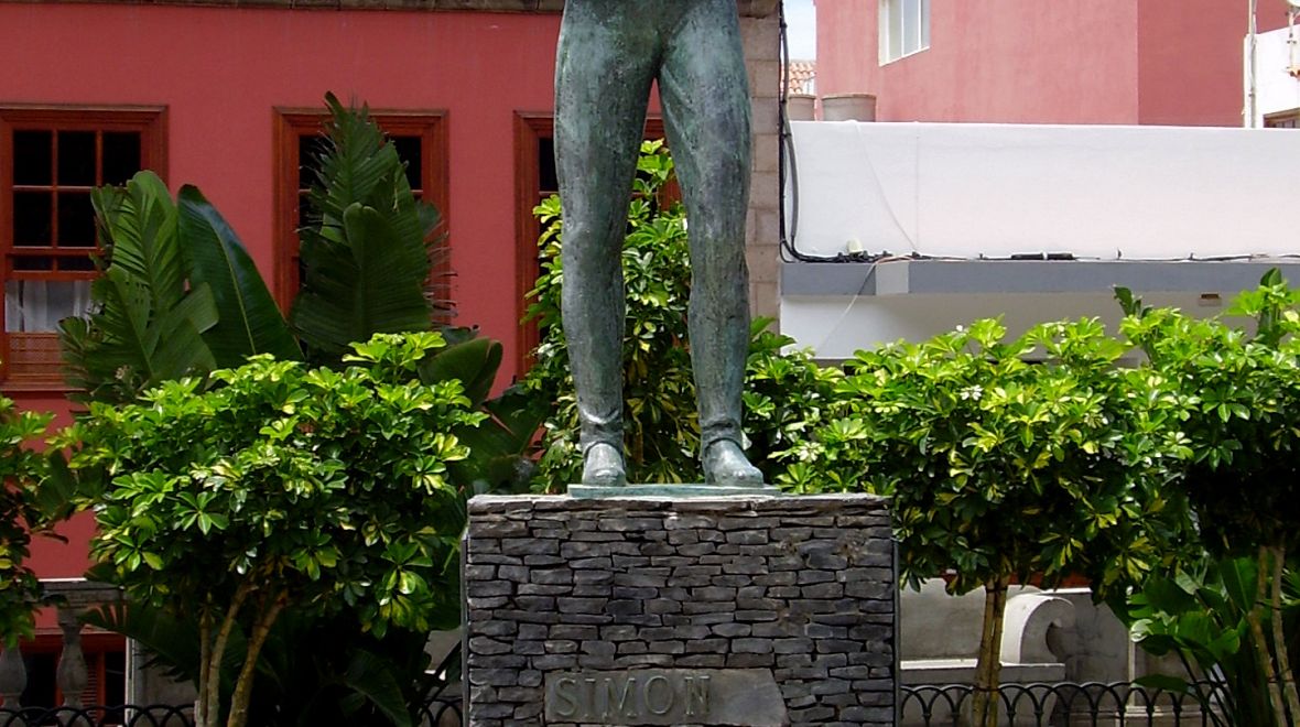 Pomník Simona Bolívara na náměstí plaza de la Libertad v Garachico