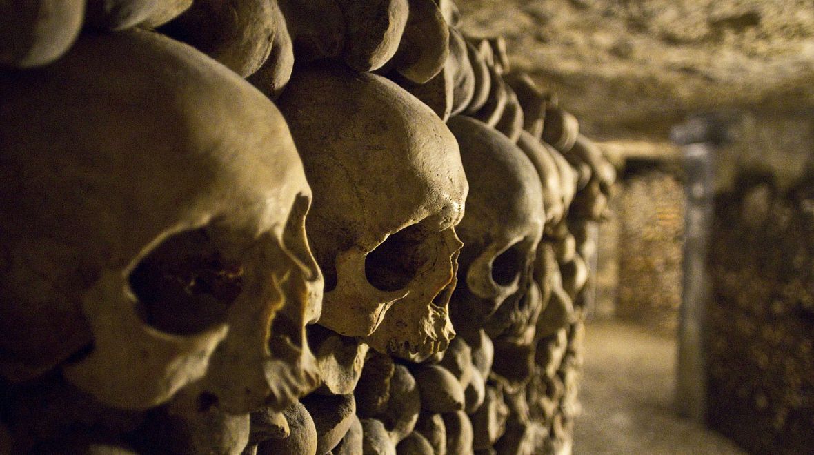 Katakomby pod Paříží jsou plné lidských ostatků