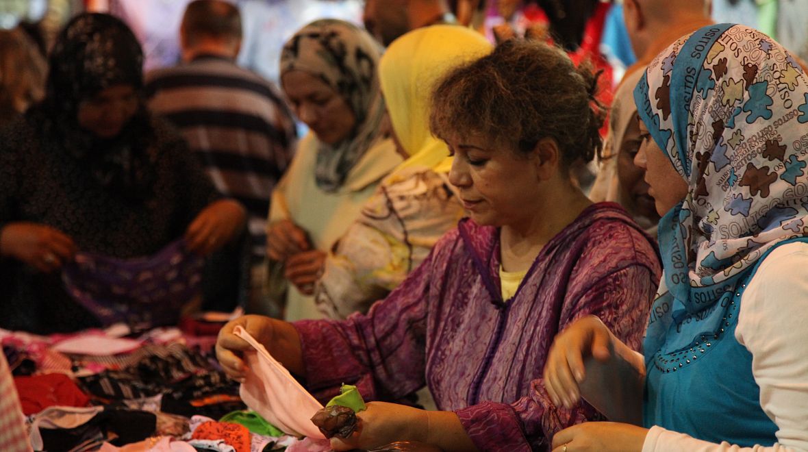 Ženy na trhu ve Fesu