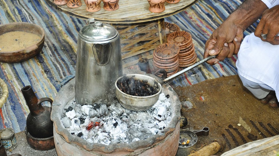 Tradiční příprava kávy v Egyptě