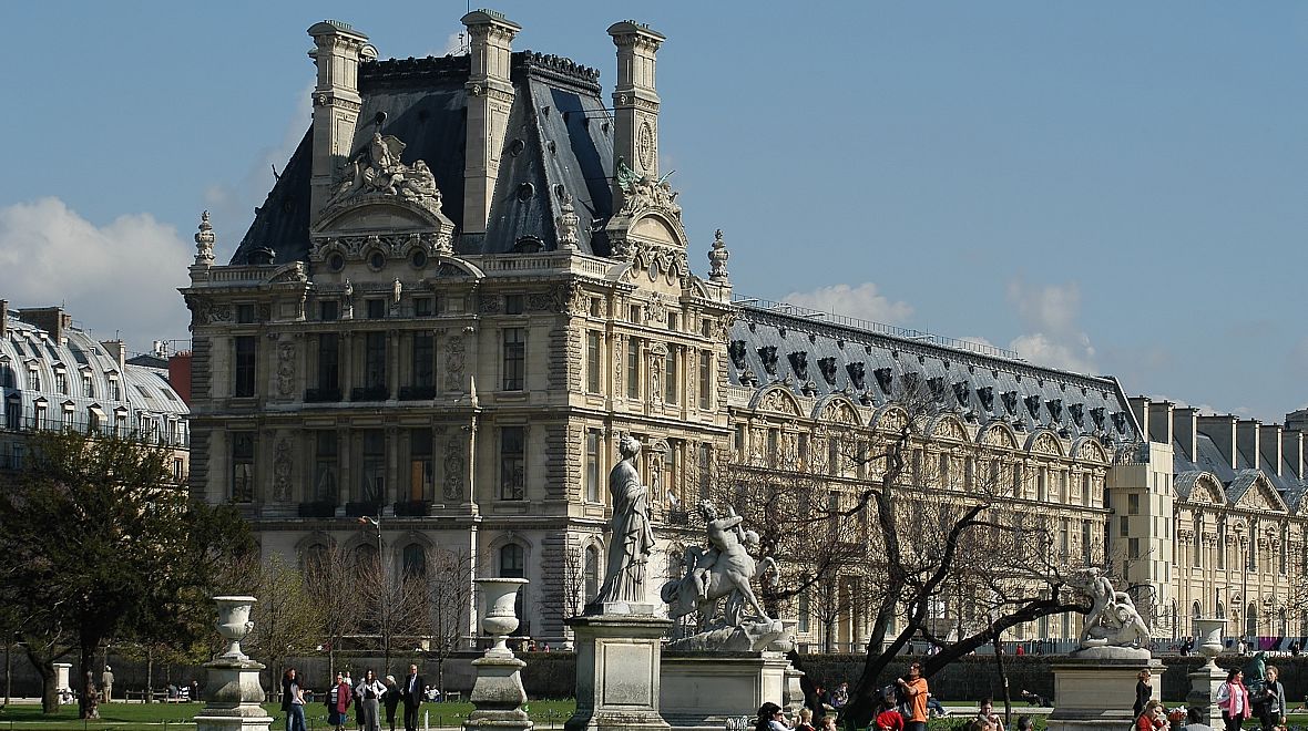 Muzeum Louvre, jedno z nejrozsáhlejších světových muzeí 