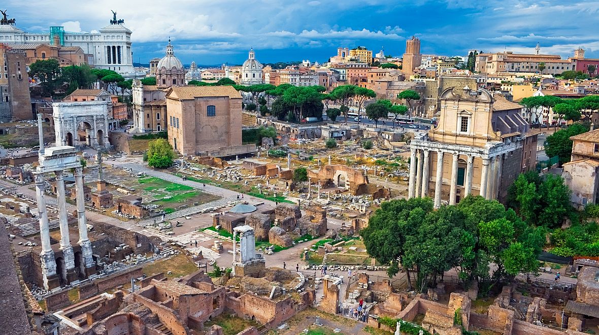 Výhled na Forum Romanum a na Řím z Palatinu