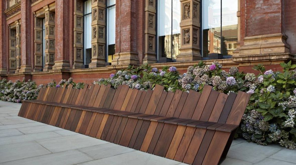 Infinity bench najdete v prostorách Victoria and Albert Museum v britské metropoli