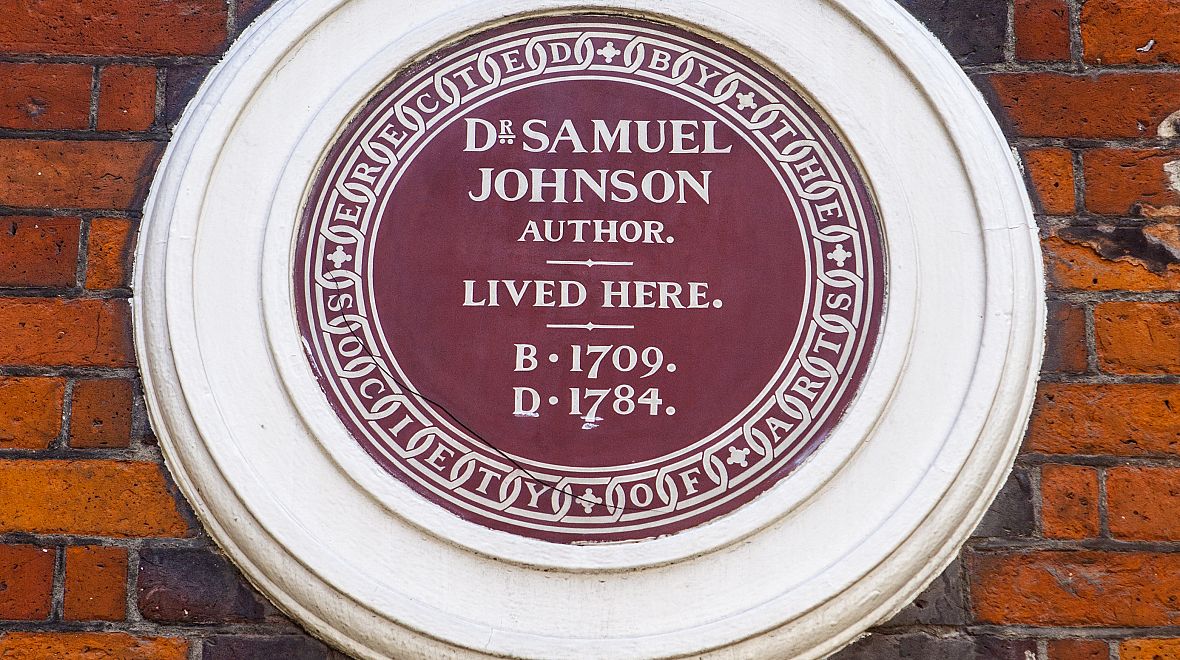 Památník básníka a esejisty Samuela Johnsona