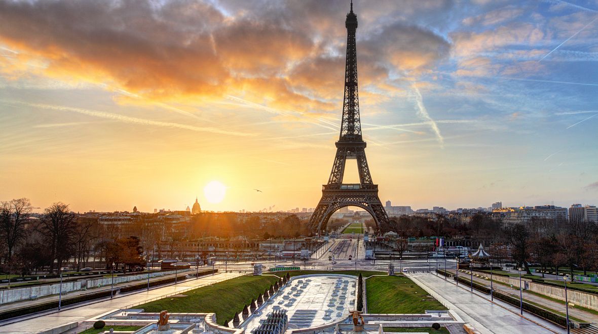 Z Trocadera je na Eiffelovku krásný pohled