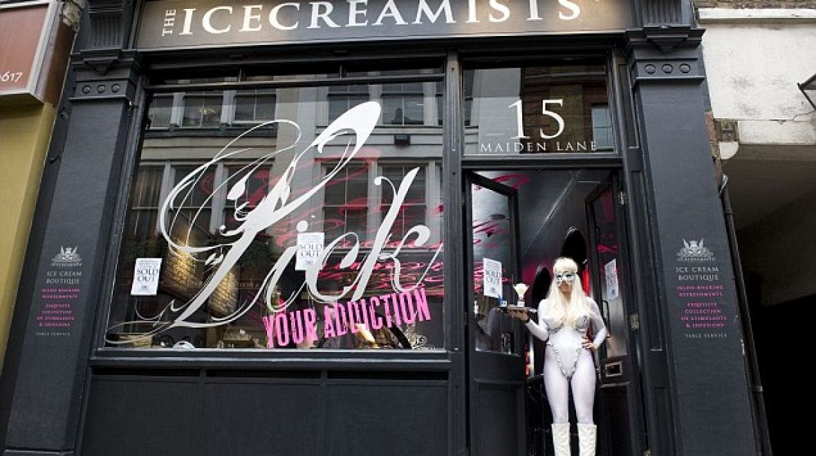Kam na zmrzlinu z mateřského mléka? Třeba do Icecreamists v Covent Garden! 