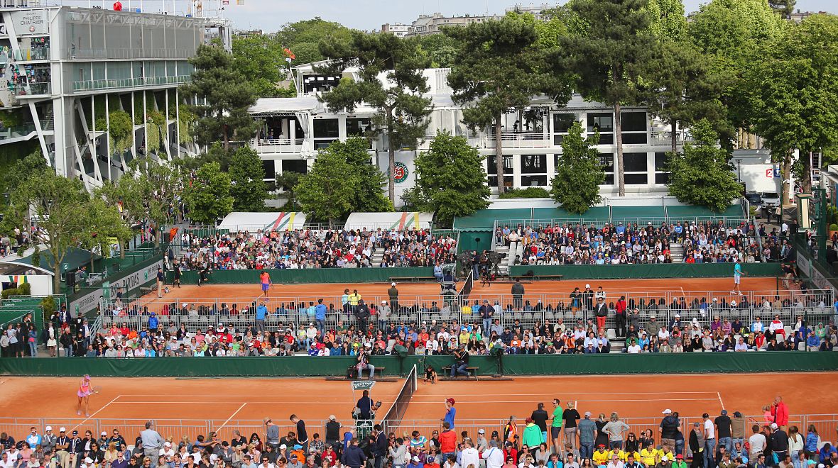 French Open je vyhlášené díky antukovým hřištím