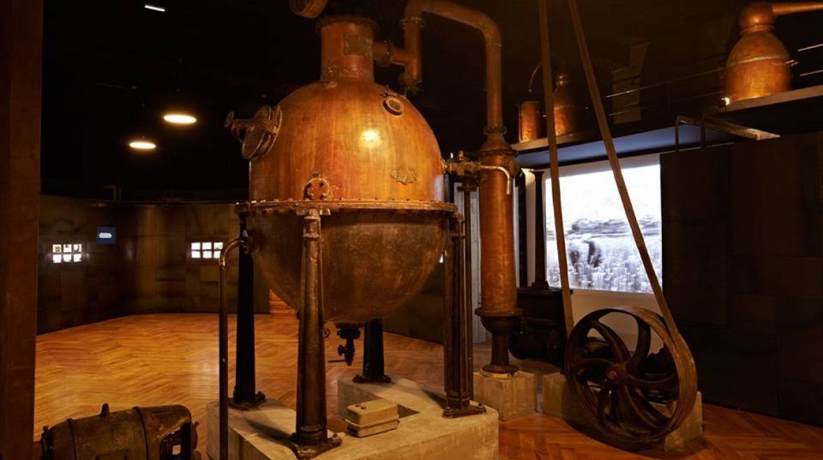 V muzeu samozřejmě nechybí ani historické destilační přístroje