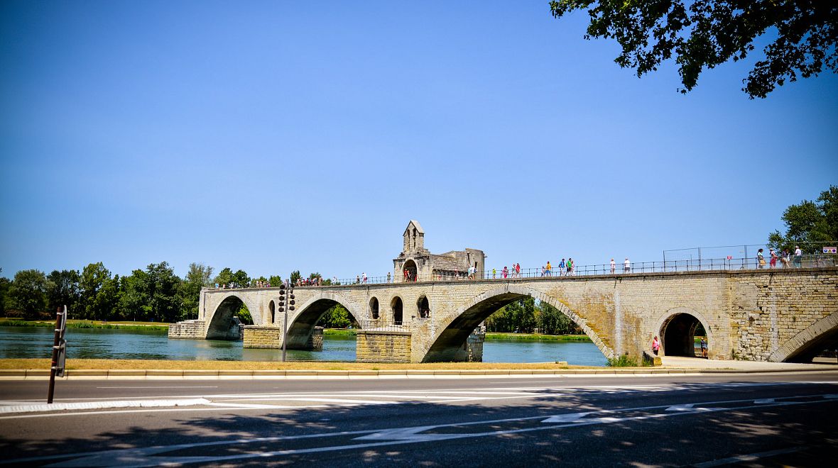 K Avignonskému mostu se váže známá píseň
