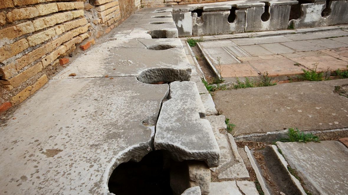 Římské veřejné toalety v době antiky