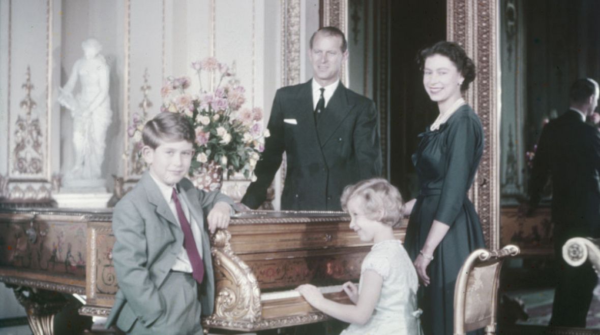 Princ Phillip s královnou Alžbětou a jejich synem Charlesem a dcerou Anne