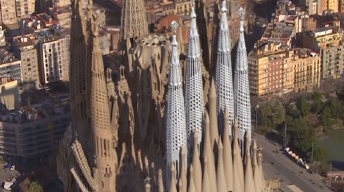 Vizualizace ukazuje, jak bude Sagrada Familia v roce 2026 vypadat 