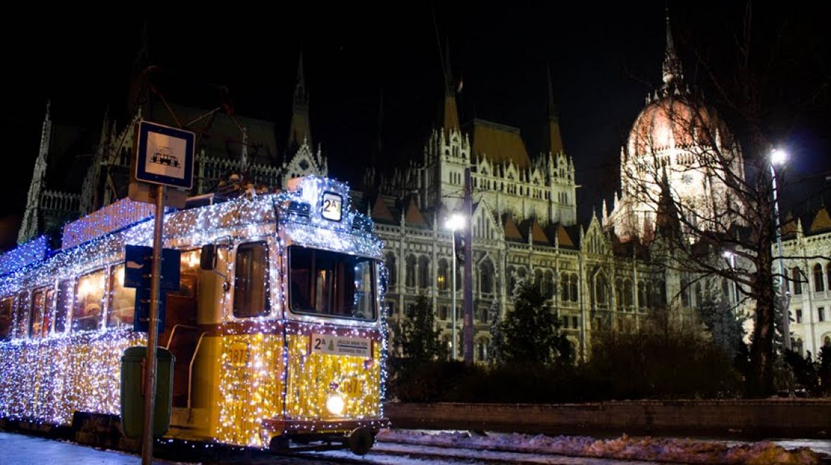 Poznáte, kam vás mimo jiné zaveze vánoční tramvaj č. 2? 