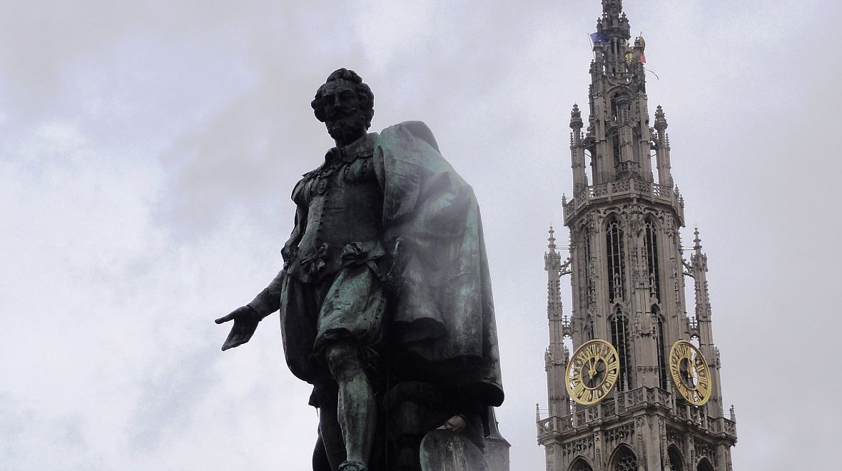 Rubensova socha na náměstí
