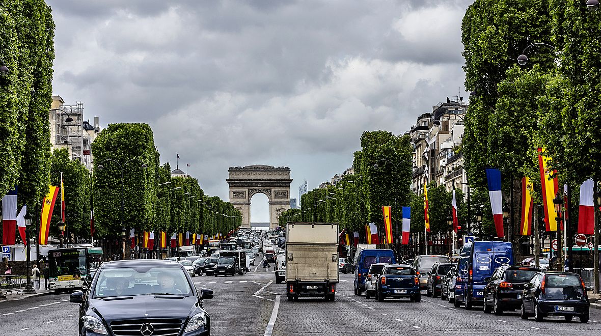 Tato avenue symbolizuje pařížský styl