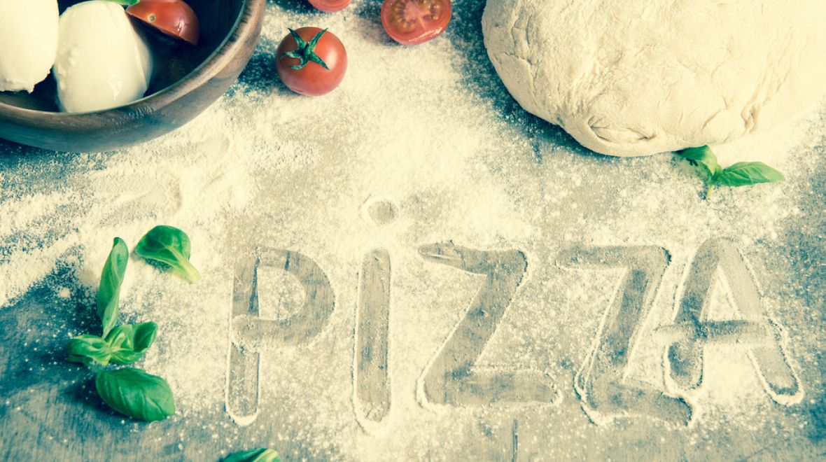 Název pizza je odvozen z italského slova picea. Víte, co to slovo znamená?