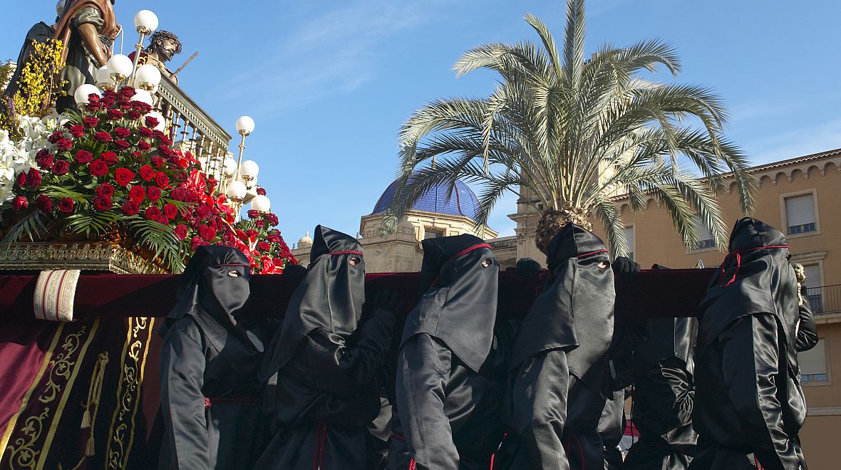 Na severu Španělska se oslavy konají v zádumčivějším, tragičtějším duchu