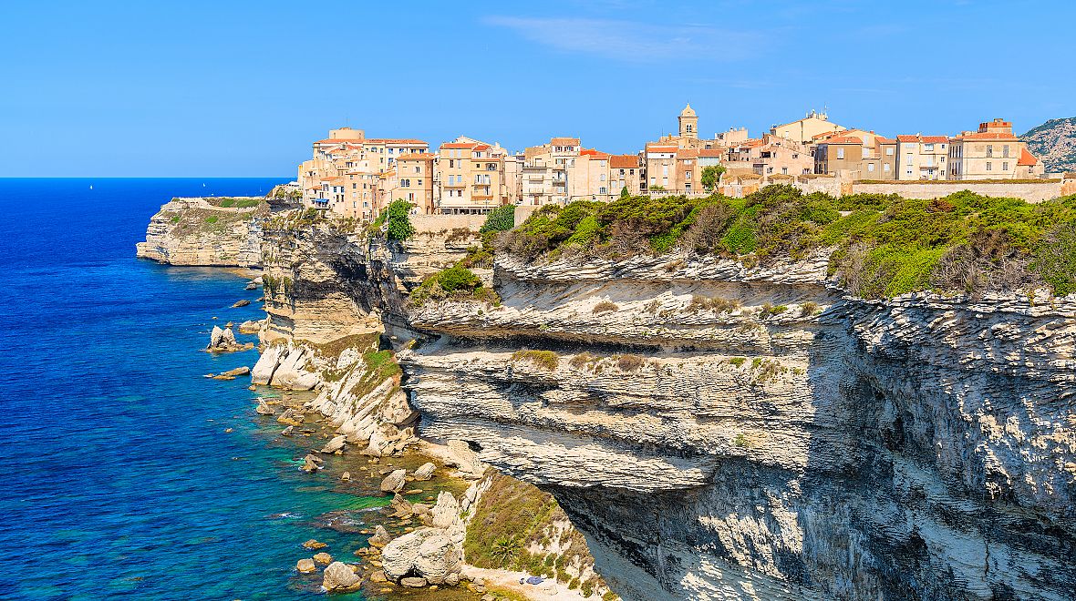 Korsika je označována jako „ostrov krásy“ nebo „perla Středomoří“