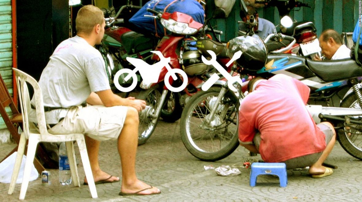 Každý příběh má svůj začátek... Pro kluky jím byla porouchaná motorka uprostřed Vietnamu