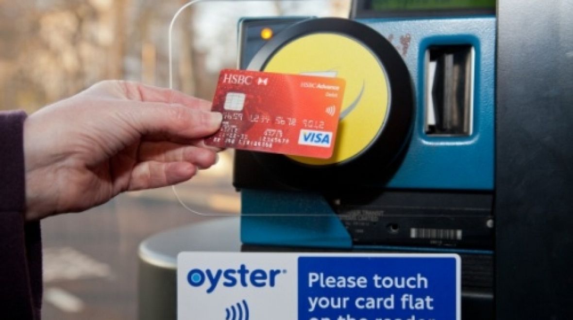 Nevlastníte-li Oyster kartu, zaplaťte jízdenku bezkontaktní kartou