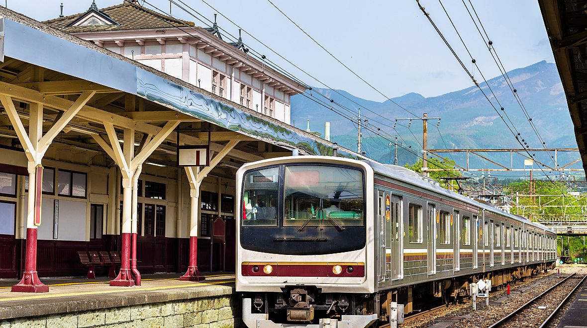Vlak na nádraží v Nikkó