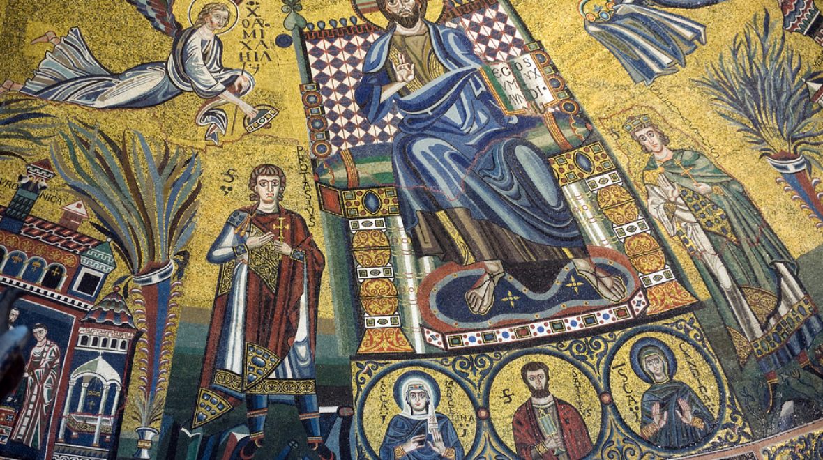 Kristus Pantokrator na mozaikové výzdobě v bazilice 