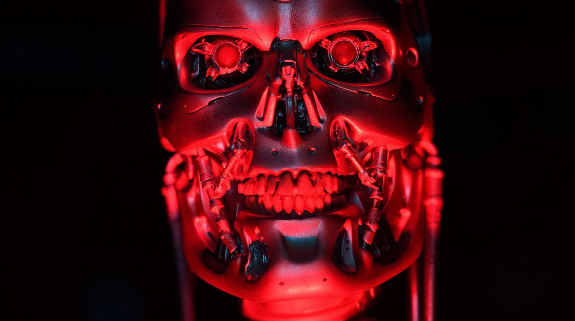 Pohyblivá kostra humanoidního robota z filmu Terminátor
