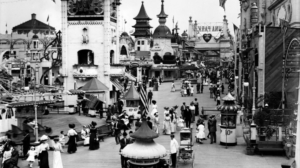 Jak se vám líbí americký Coney Island cca v letech 1910–1915?
