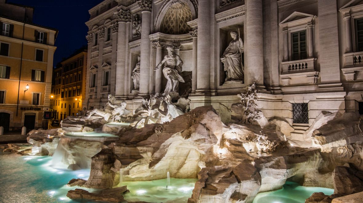 Fontana di Trevi stojí za návštěvu v kteroukoliv denní či noční dobu 